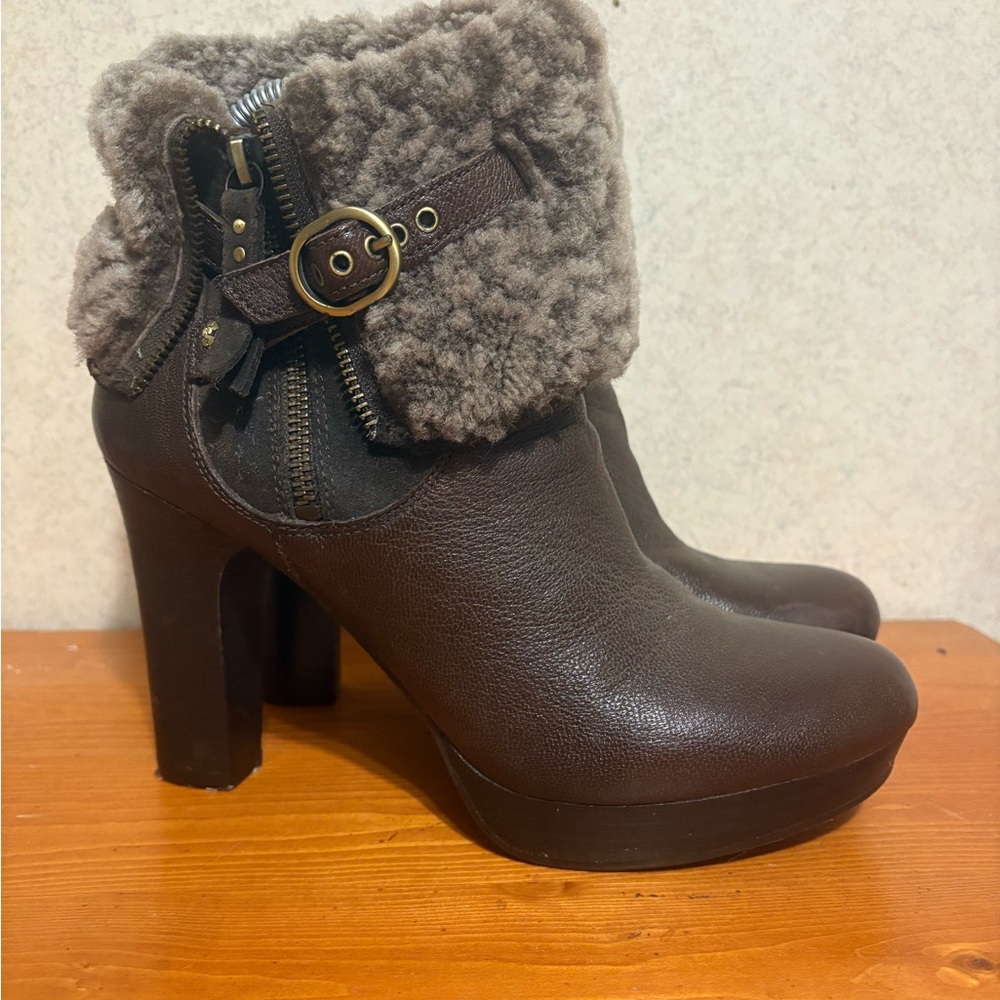 Ugg Australia Scarlet Brown Leather Shearling Ankle Boots Size 9